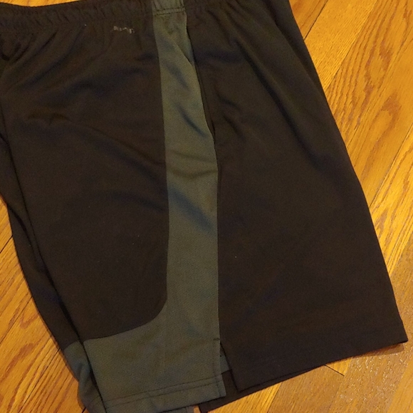 Nike Dry fit shorts. Mens sz.XL - Picture 4 of 12